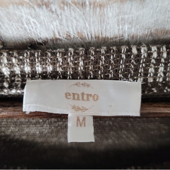 Entro Long-sleeved Sweater with Cutout Detail Trim - Picture 3 of 12